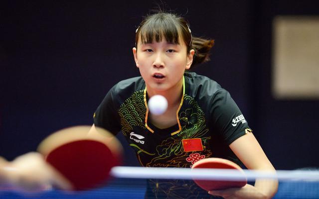 与曼联形成 与曼联形成